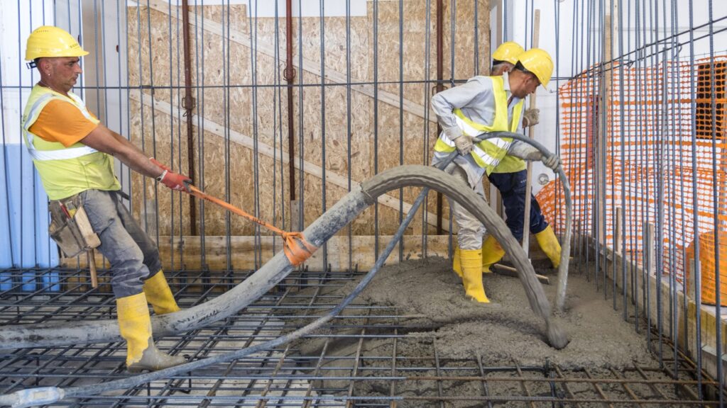 Massive castings and heat of hydration: additives and strategies for concrete batching plantspost